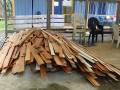 25. Oktober: Gebrauchtes Holz von Vereinsmitglied Sarah. Unser ehemaliger Zivi Bastian hat es mit Evelyn abgeholt. Es ist auch zum Buden bauen für die Kinder. (Foto: Evelyn Simson)