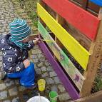 14. April: Robin malt weiter. Jedes Kind hat seinen eigenen Stil. (Foto: Sarah Mundt)