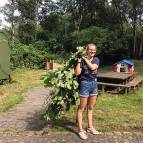 15. Juli: Marsha hat „ein paar“ Zweige für die Tiere gepflückt. (Foto: Laura Müller)