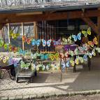 16. März: Schmetterlinge für Senioren in Melverode gebastelt. (Foto: Evelyn Simson)